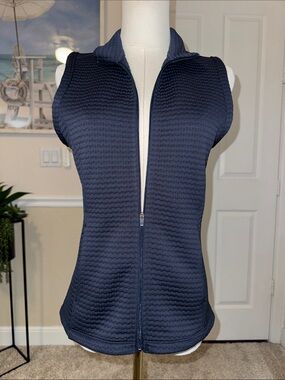 NWT Women’s Moisture Wicking Embossed Navy Zip-Up Vest